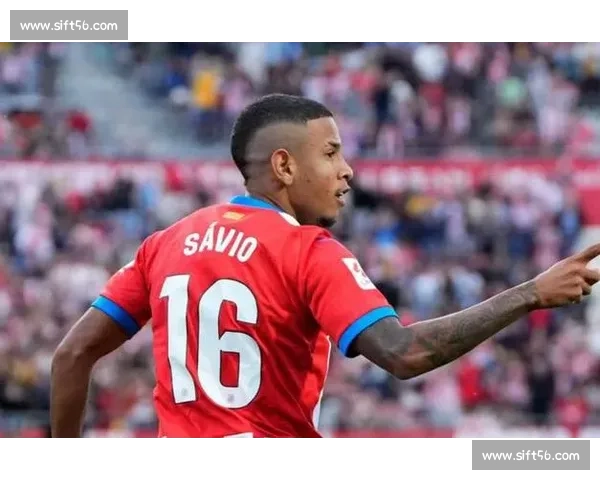 斯基拉：曼城 19 岁巴西中卫雷斯租借加盟赫罗纳，战术适配性成关键